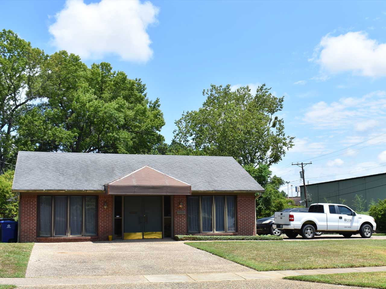 Location of Louisiana office, a one-story brick building.