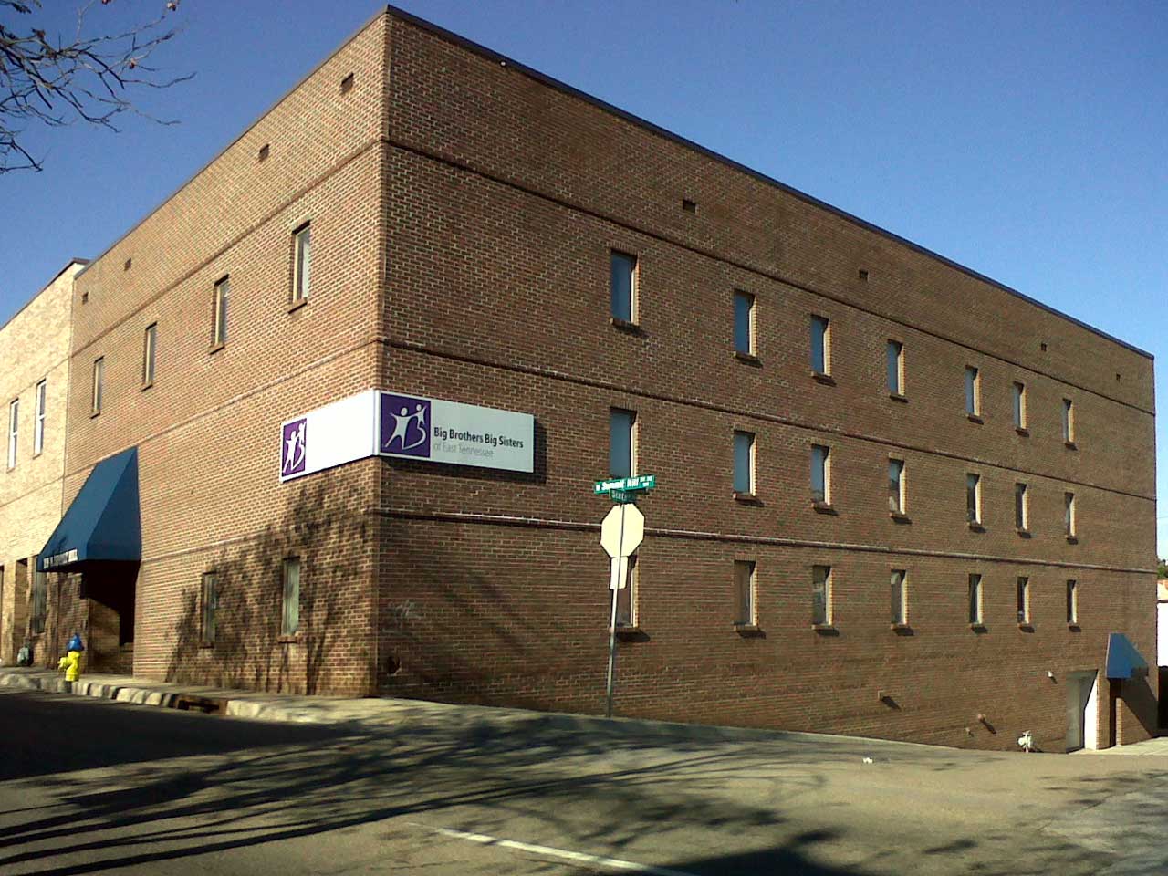 Location of Tennessee office within multi-story brick building.